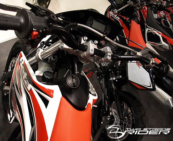 beta_rr_motard_50_cockpit_550