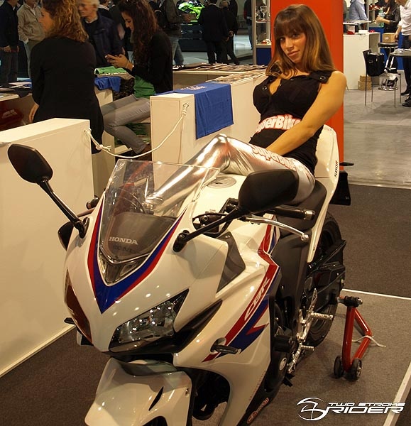 eicma_2014_superbikemodell_600