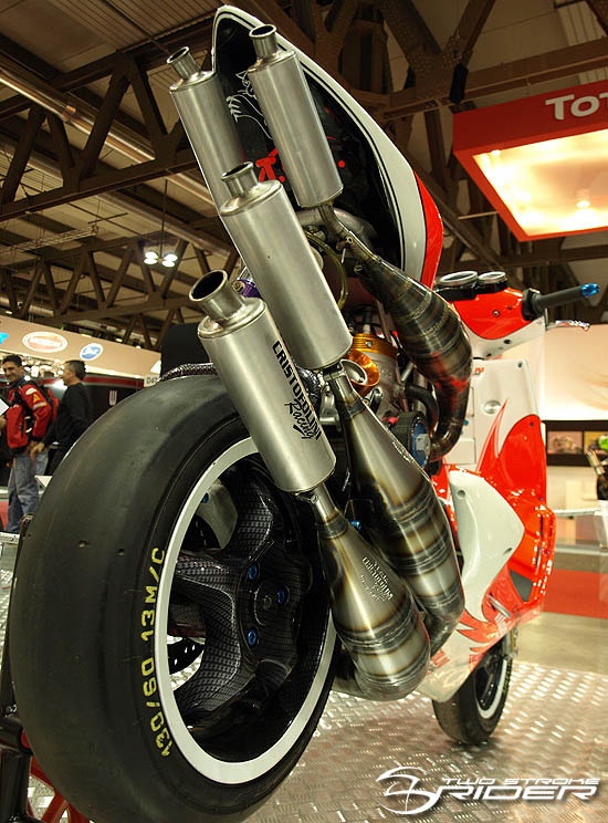 malagutif12v4rear_744