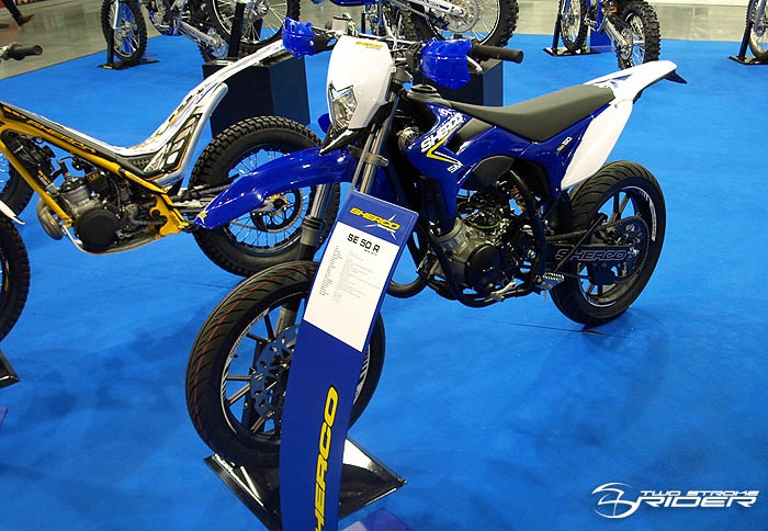 se50r_racing_blue_002_700