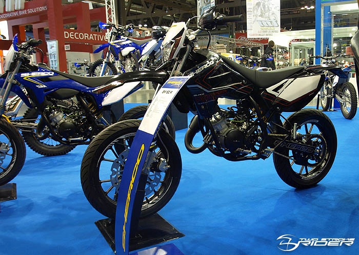 sm50r_racing_black_002_700