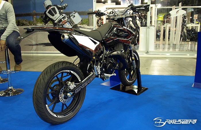 sm50r_racing_black_003_700