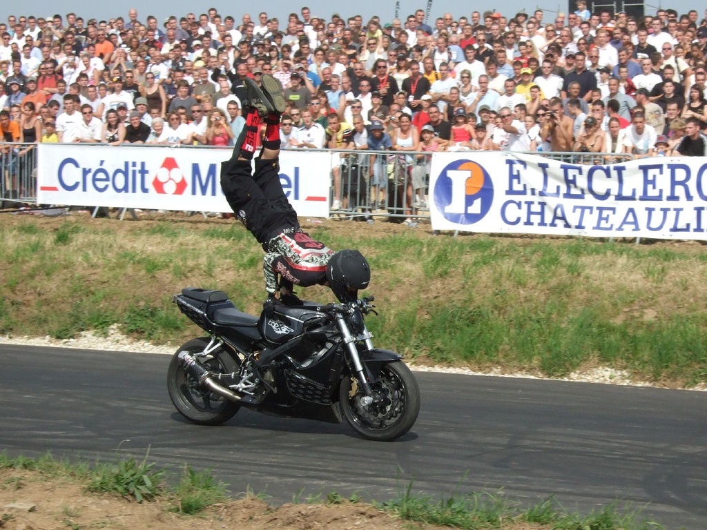 stunt_1298471366_1024