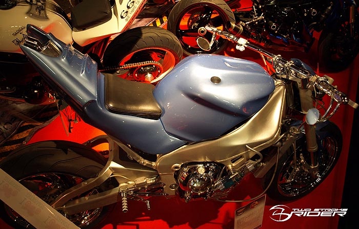 stylad_yamaha_r1_intermot_2012_700